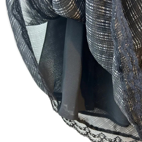 Reitmans Black & White Lace Trim V Neck Tank Top - Picture 5 of 7